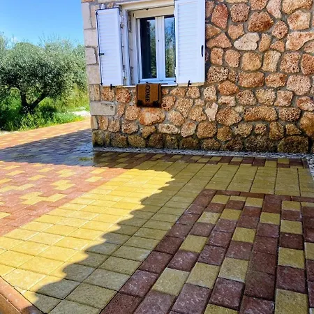 Cassandra Is Waiting For Kunópetra